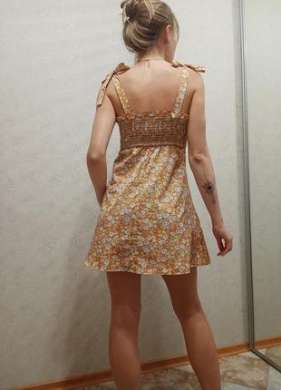 Гірчична сукня у квітковий принт3 фото