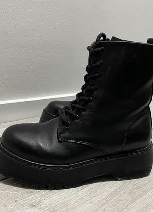 Чоботи чорні осінні