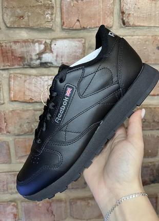 Шкіряні кросівки reebok classic