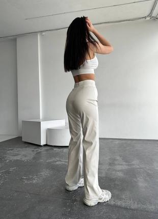 Молочні брюки з матової еко-шкіри 42 44 46 ⚜️ білі шкіряні штани xs s m l4 фото