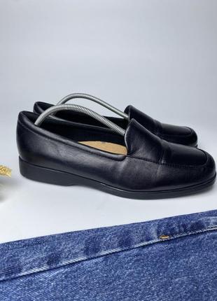 Шкіряні туфлі clarks