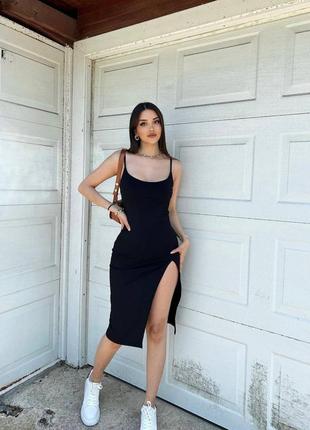 Сукня з розрізом