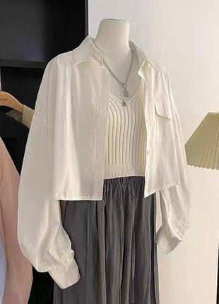 Сорочка вільного крою вкорочена з довгими рукавами рубашка котонова стильна базова біла блакитна чорна