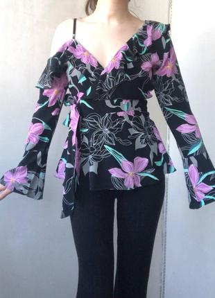 Блуза на одне плече з квітами рукавами кльош широкими блузка рубашка топ з рюшами