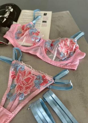 Витончений комплект білизни з квітковою вишивкою рожевий блакитний1 фото