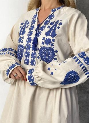 Жіноча сукня вишиванка кортка біла вишивка синя довгі рукави2 фото