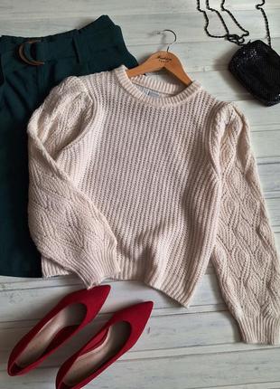 Красивий в'язанийсветр