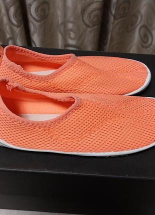 Якісні стильні брендові аквашузи decathlon