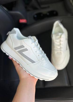 Демісезон жіночі стильні кросівки