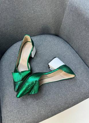 Зелені туфлі з блискучої натуральної шкіри з тисненням під рептилію2 фото