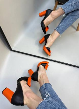 Чорні з оранжевим шкіряні туфлі човники2 фото