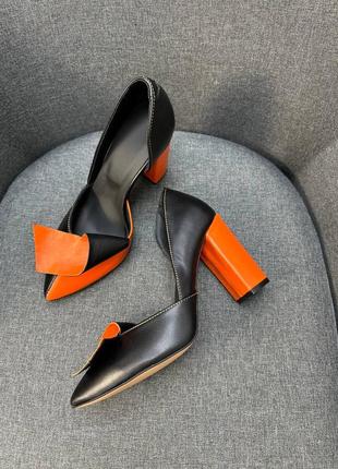 Чорні з оранжевим шкіряні туфлі човники7 фото