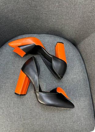 Чорні з оранжевим шкіряні туфлі човники5 фото