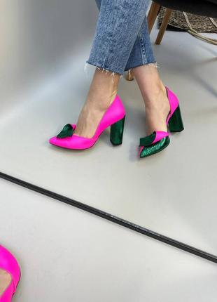 Ексклюзивні яскраві туфлі з натуральної шкіри рожевої та зеленої блискучої