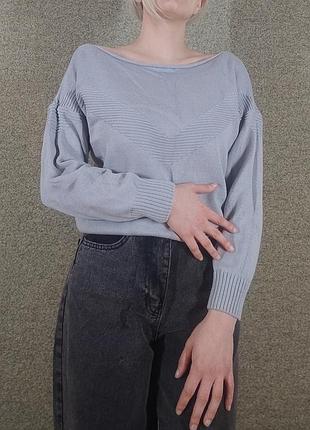 Нежный голубой оверсайз свитер с широкой горловиной