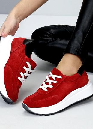 Розпродаж натуральні замшеві червоні кросівки на білій підошві 36р.8 фото