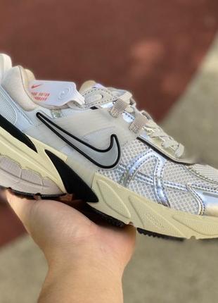 Женские кроссовки nike v2k run1 фото