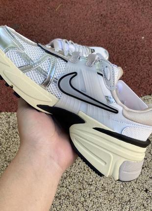 Жіночі кросівки nike v2k run6 фото