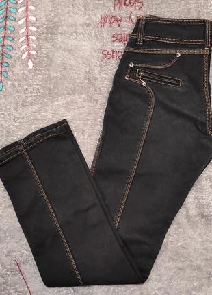 Жіночі чорні джинси з жовтою строчкою р.46-48 прямий крій широкий пояс5 фото