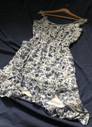 Сукня в ніжний квітковий принт1 фото
