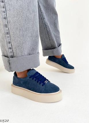 Натуральні замшеві кеди - кросівки кольору джинс на високій світло - бежевій підошві8 фото