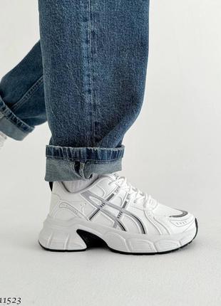 Білі дуже круті кросівки зі сріблястими вставками7 фото