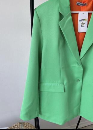 Жіночий піджак з кольоровою підкладкою10 фото