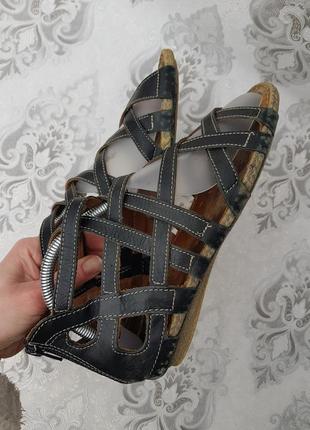 Босоніжки сандалі шкіряні в ремінці2 фото
