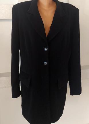 Пиджак чорного кольору
