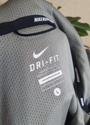 Чоловіча спортивна бігова кофта, олімпійка nike dri-fit
стильна, легка
ну і якість на висоті
стан ідеальний
розмір l8 фото