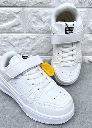 Класичні модні білі кросівки