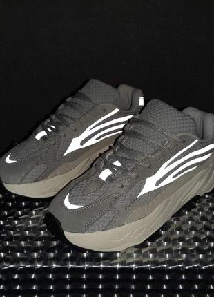 Чоловічі кросівки | adidas yeezy boost 700 v2 | сірі на білій | замша/текстиль, :4110 фото