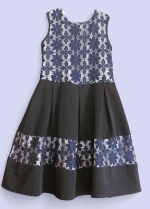 Сукня, оздоблена  мереживом.2 фото