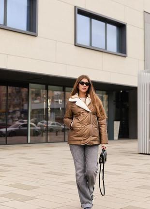 Стильная женская демисезонная куртка с воротником из меха "тедди"2 фото