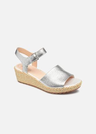 Босоніжки, сандалі clarks - silver 'kamara sun' mid wedge heel sandals