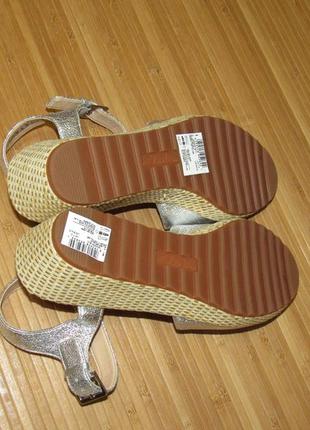Босоножки, сандали clarks - silver 'kamara sun' mid wedge heel sandals9 фото