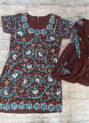 Плаття і косинка з камінням і паєтками