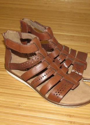 Сандалии, босоножки clarks women's kele lotus gladiator sandal tan full grain leather5 фото