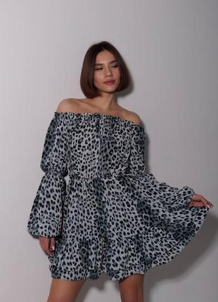 Сіра жіноча леопардова коротка сукня з відкритими плечима в леопардовий принт ніжна сукня легка