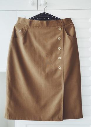 Коричнева спідниця в офіс на гудзиках спереду l