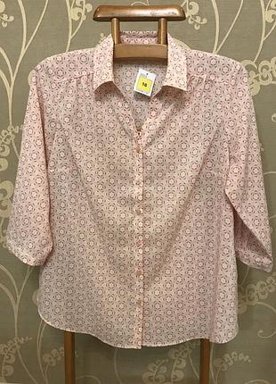 Дуже красива та стильна брендова блузка у візерунках.