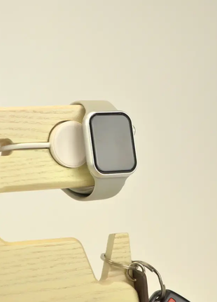 Дерев'яна підставка для телефону / ключів / годинника iwatch з індивідуальним гравіюванням5 фото