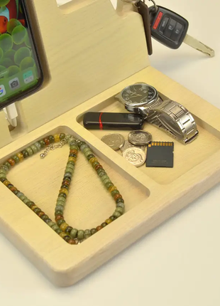 Дерев'яна підставка для телефону / ключів / годинника iwatch з індивідуальним гравіюванням3 фото