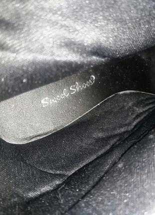 Черевички козаки чорного кольору декоровані сріблястими металевими закльопками .екошкірв8 фото