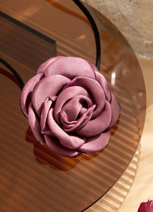 Чокер на шию троянда лілова з атласу на замшовому шнурку2 фото