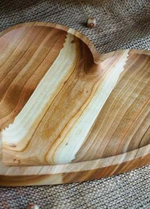 Дерев'яна тарілка у вигляді серця2 фото