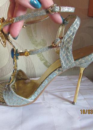 Босоножки питон камни