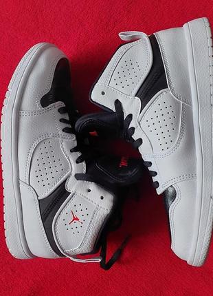 Продам кроссовки jordan
