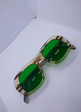 Вінтажні сонцезахисні окуляри з зеленим склом