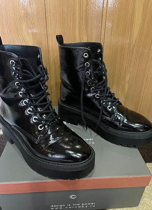 Черевики лакові